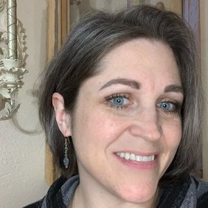 Meet your Posher, Carolyn